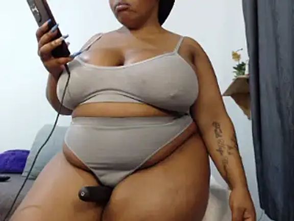 Busty-Caramel