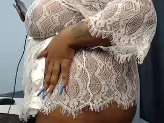 Busty-Caramel