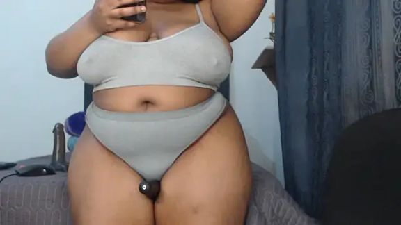 Busty-Caramel