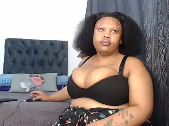 Busty-Caramel