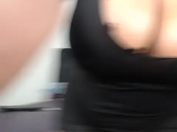 Busty-Caramel