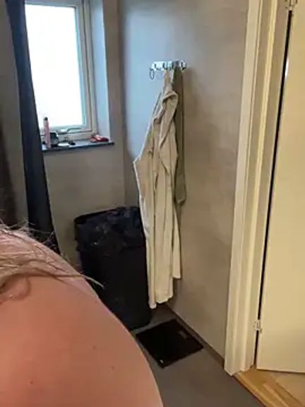 Anna_Alexa