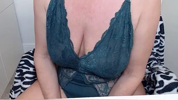 KinkyCougarNina