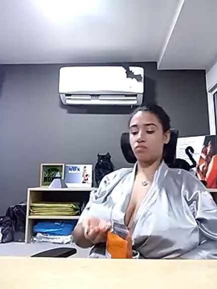 Samantha_hotly