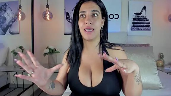 Samantha_hotly