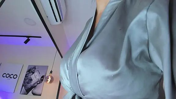 Samantha_hotly