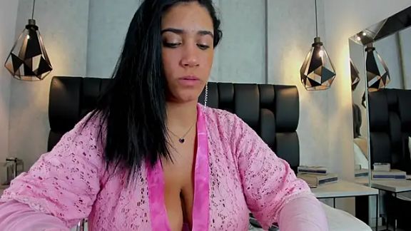 Samantha_hotly