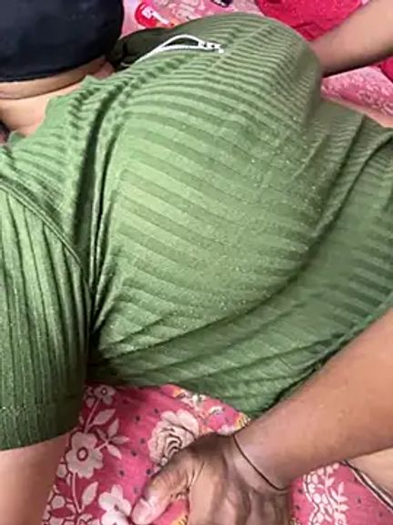 Hot-AngoriBhabhi