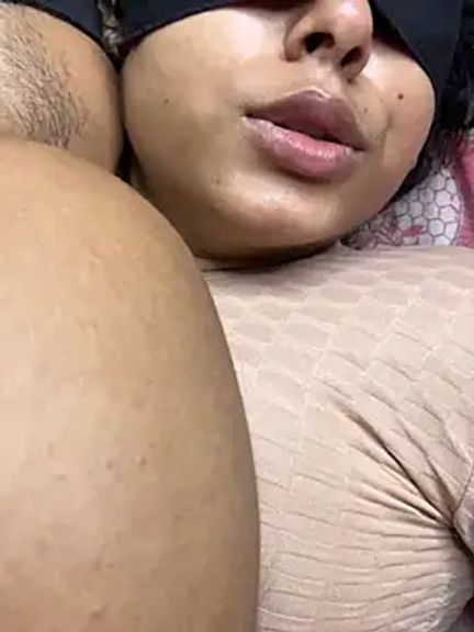 Hot-AngoriBhabhi