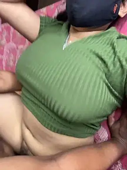 Hot-AngoriBhabhi