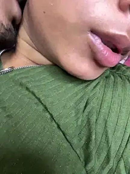 Hot-AngoriBhabhi