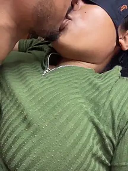 Hot-AngoriBhabhi