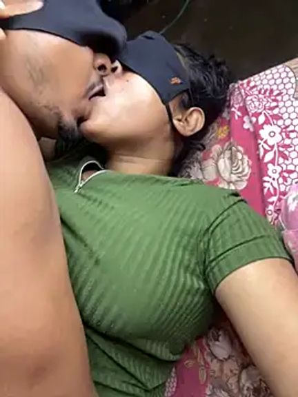 Hot-AngoriBhabhi