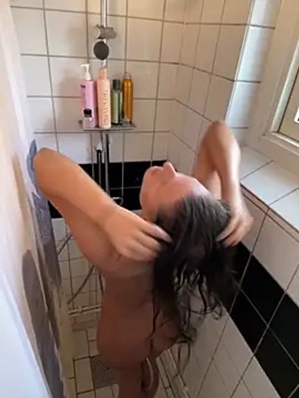 SwingWingWomanSweden