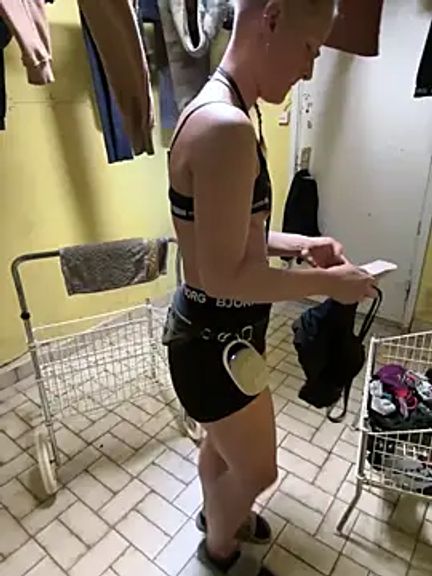 SwingWingWomanSweden