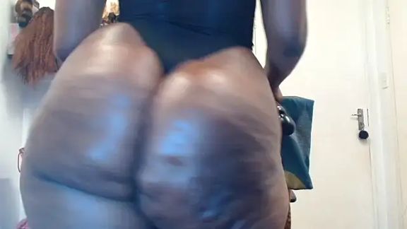xTALLSEXYBUMx