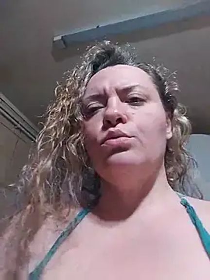 Hotmilfymom2