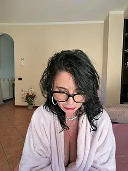 Eva_Pearl
