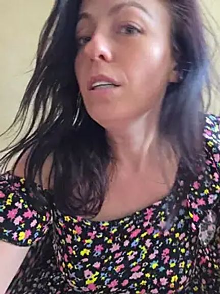 Risky_woman
