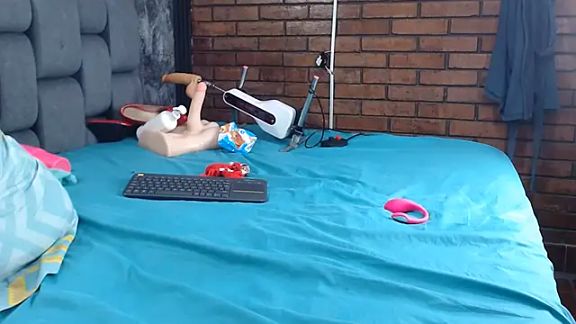 Couple_Gold69