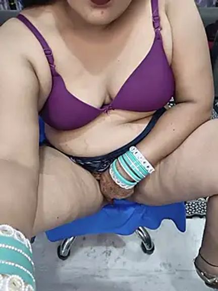 Curvy_Nayara