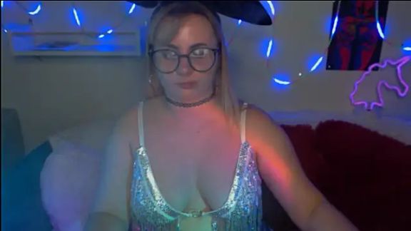 MarryKiss33