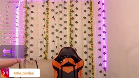 sofiacurvy_45