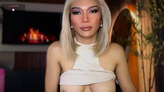 Maria_Manika