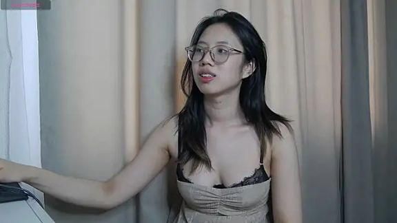 Asian_Lyyyy