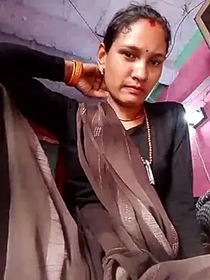 Hot_saiyra
