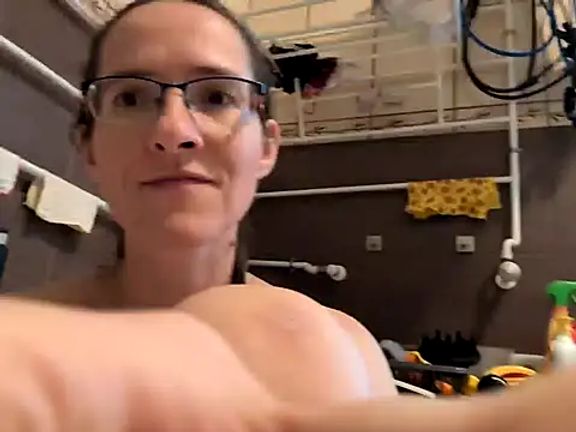 Milky_hairy_mommy