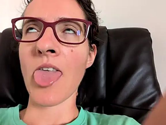 Hairy_horny_mommy