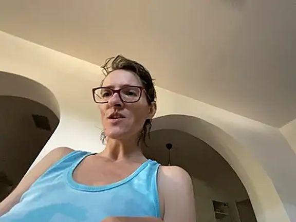 Hairy_horny_mommy