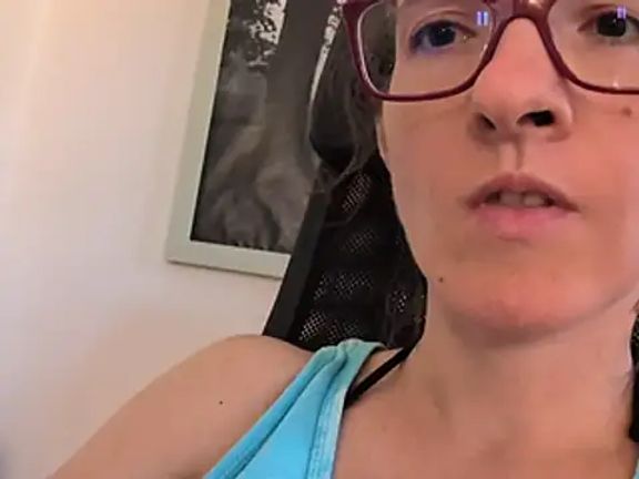 Hairy_horny_mommy