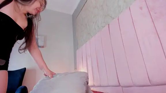 Hillary_Collins1