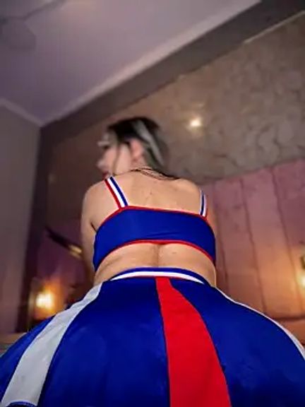 Hillary_Collins1