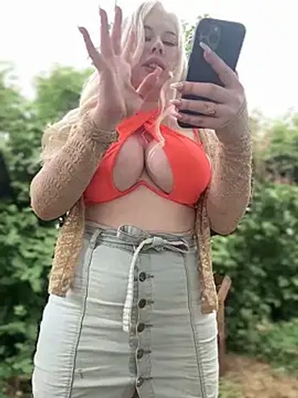 LaraHollywood