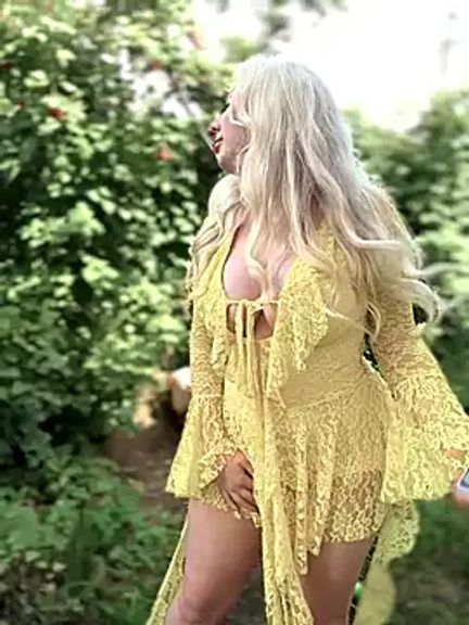 LaraHollywood