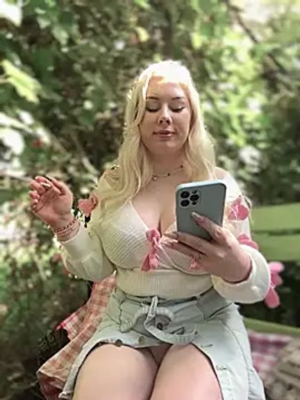 LaraHollywood