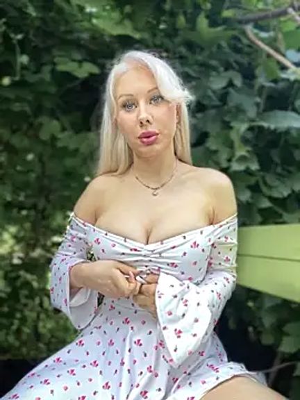 LaraHollywood