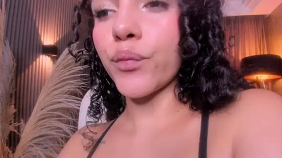 anahi_curlie1