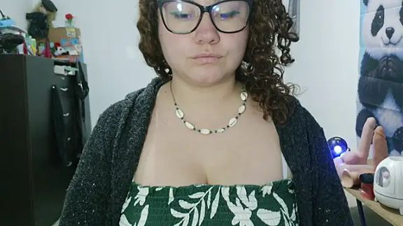 curly_greeneyed