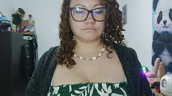 curly_greeneyed