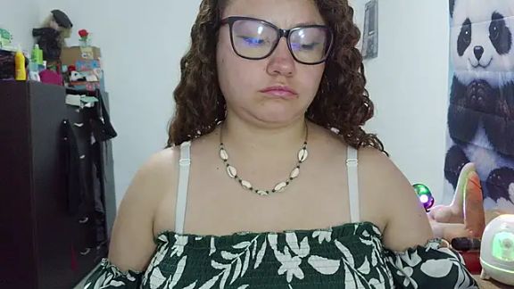 curly_greeneyed