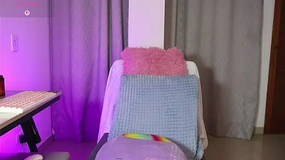 Mia_sweet80