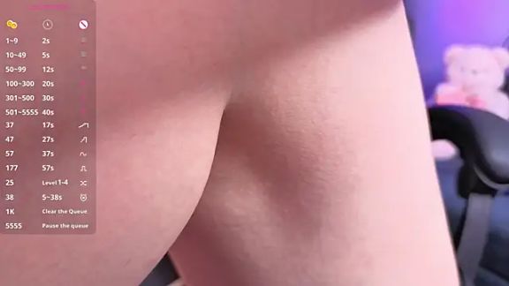 Momo_Ayase_