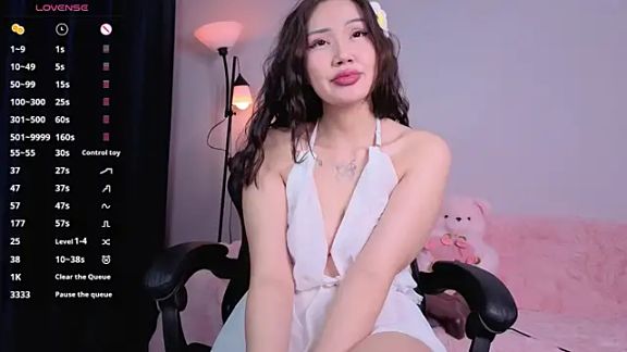 Momo_Ayase_
