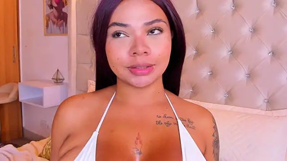Eloisa_cleavage_