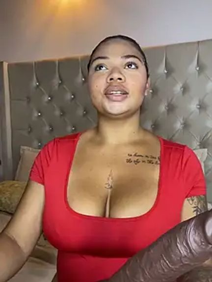 Eloisa_cleavage_