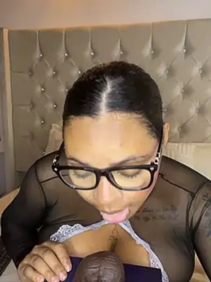 Eloisa_cleavage_